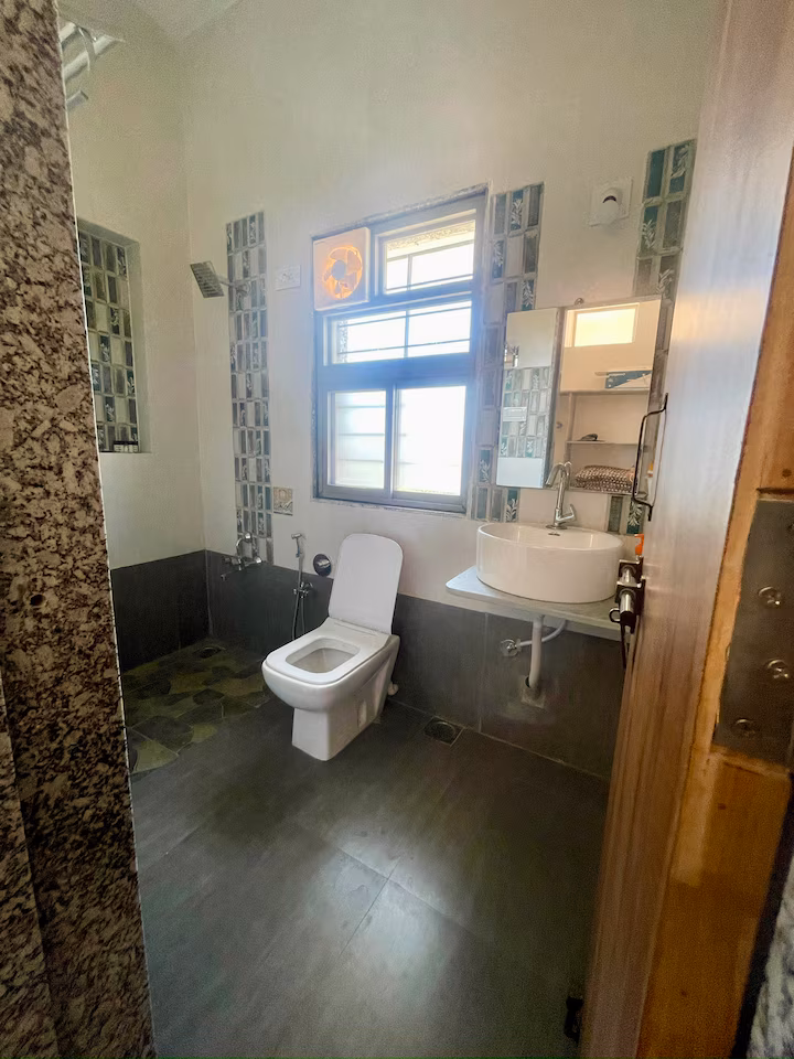 Full bathroom 2
